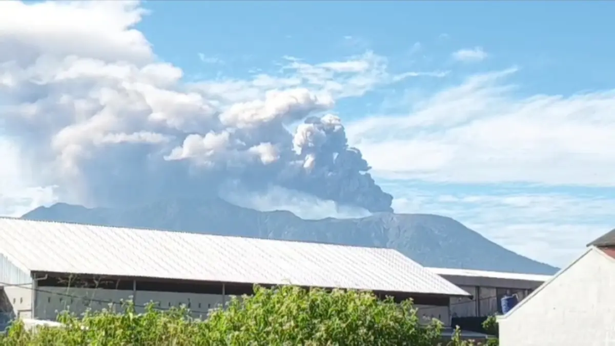 Gunung Marapi Erupsi, Kolom Abu Capai 2.000 Meter