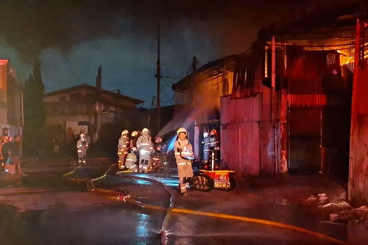 Kebakaran Hebat Landa Pergudangan di Kalideres, Ledakan Terdengar Berkali-kali