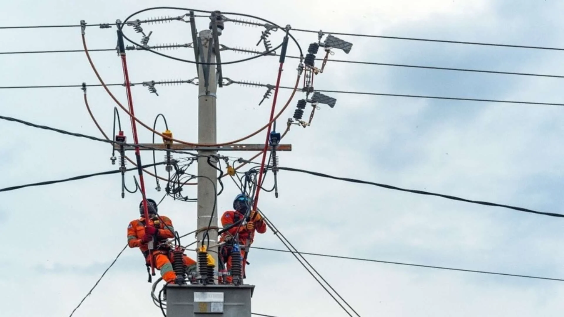 PLN Ungkap Penyebab Listrik Padam Total di Sumatera Bagian Tengah dan Utara PLN Ungkap Penyebab Listrik Padam Total di Sumatera Bagian Tengah dan Utara