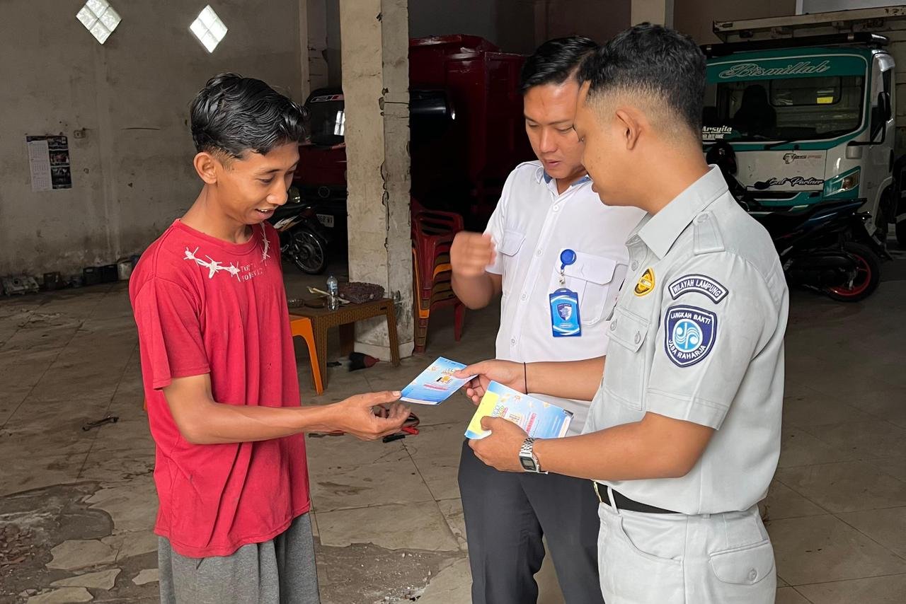 Jasa Raharja Lampung Bersama Tim Samsat UPTD 1 Bandar Lampung Perkuat Optimalisasi Pendapatan melalui SIGAP Instansi dan Glorifikasi Program Gebyar Samsat Jasa Raharja Lampung Bersama Tim Samsat UPTD 1 Bandar Lampung Perkuat Optimalisasi Pendapatan melalui SIGAP Instansi dan Glorifikasi Program Gebyar Samsat