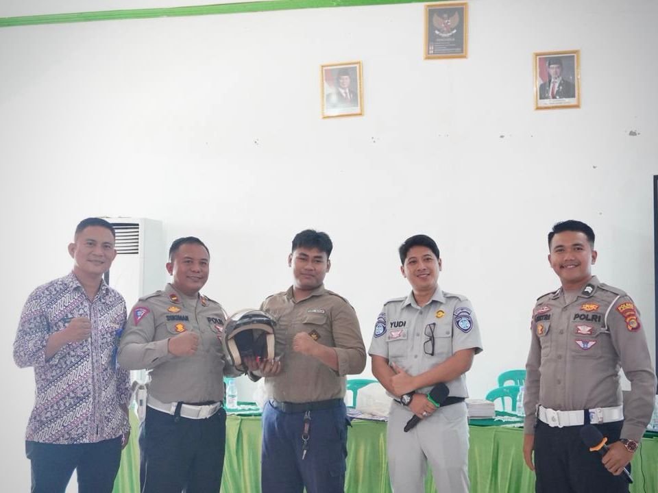 Samsat Tulang Bawang Barat Edukasi Pelajar tentang Keselamatan Berlalu Lintas di SMK Muhammadiyah Tumijajar Samsat Tulang Bawang Barat Edukasi Pelajar tentang Keselamatan Berlalu Lintas di SMK Muhammadiyah Tumijajar
