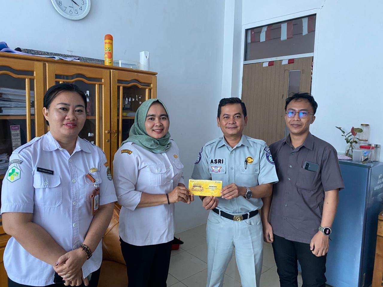 Jasa Raharja Ketapang Gencarkan Sosialisasi Program Reward Emas di Pusat Keramaian Jasa Raharja Ketapang Gencarkan Sosialisasi Program Reward Emas di Pusat Keramaian