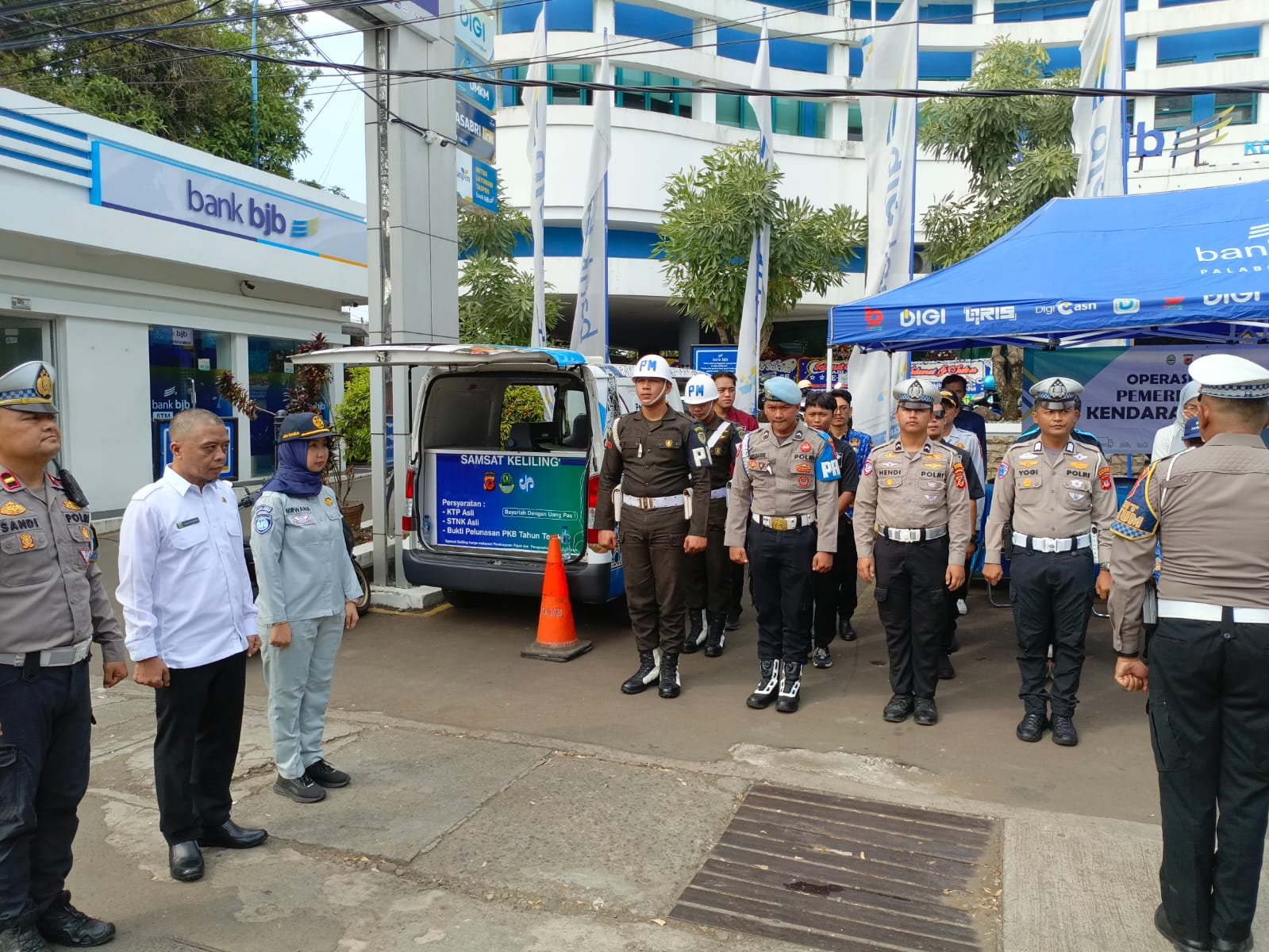Tim Pembina Samsat Kabupaten II Palabuhanratu Gelar Operasi Gabungan, Tingkatkan Kepatuhan Pajak dan Keselamatan Berlalu Lintas Tim Pembina Samsat Kabupaten II Palabuhanratu Gelar Operasi Gabungan, Tingkatkan Kepatuhan Pajak dan Keselamatan Berlalu Lintas