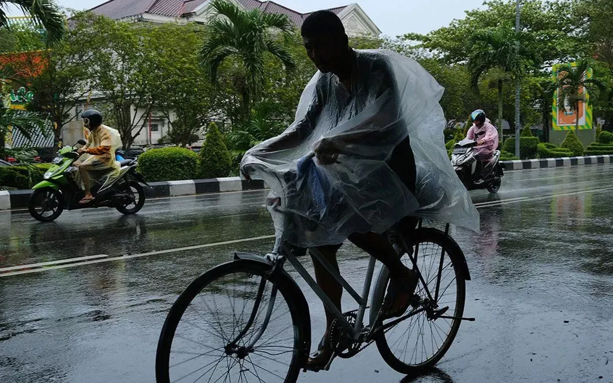 BMKG: Mayoritas Kota Besar di Indonesia Diguyur Hujan Ringan pada Senin