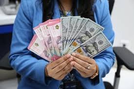 Rupiah Melemah ke Level Rp17.743 per Dolar AS pada Rabu Pagi
