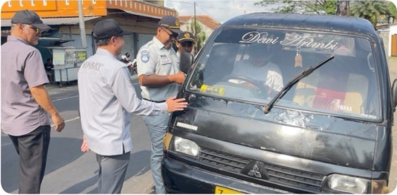 Operasi Gabungan di Sindangkasih, Upaya Tingkatkan Kepatuhan PKB dan SWDKLLJ di Kabupaten Ciamis Operasi Gabungan di Sindangkasih, Upaya Tingkatkan Kepatuhan PKB dan SWDKLLJ di Kabupaten Ciamis