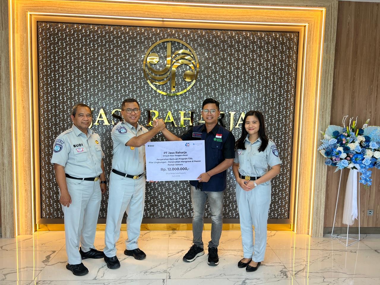 Jasa Raharja NTB Salurkan Bantuan TJSL Melalui Penanaman Mangrove di Pantai Cemara Lembar Jasa Raharja NTB Salurkan Bantuan TJSL Melalui Penanaman Mangrove di Pantai Cemara Lembar