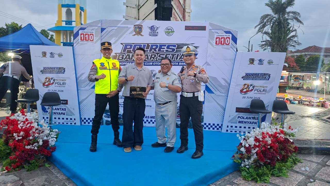 Rangkul Pecinta Otomotif, Jasa Raharja Tasikmalaya Bersama Wali Kota dan Kapolresta Banjar Gelar Talkshow Keselamatan di Alun-Alun Rangkul Pecinta Otomotif, Jasa Raharja Tasikmalaya Bersama Wali Kota dan Kapolresta Banjar Gelar Talkshow Keselamatan di Alun-Alun
