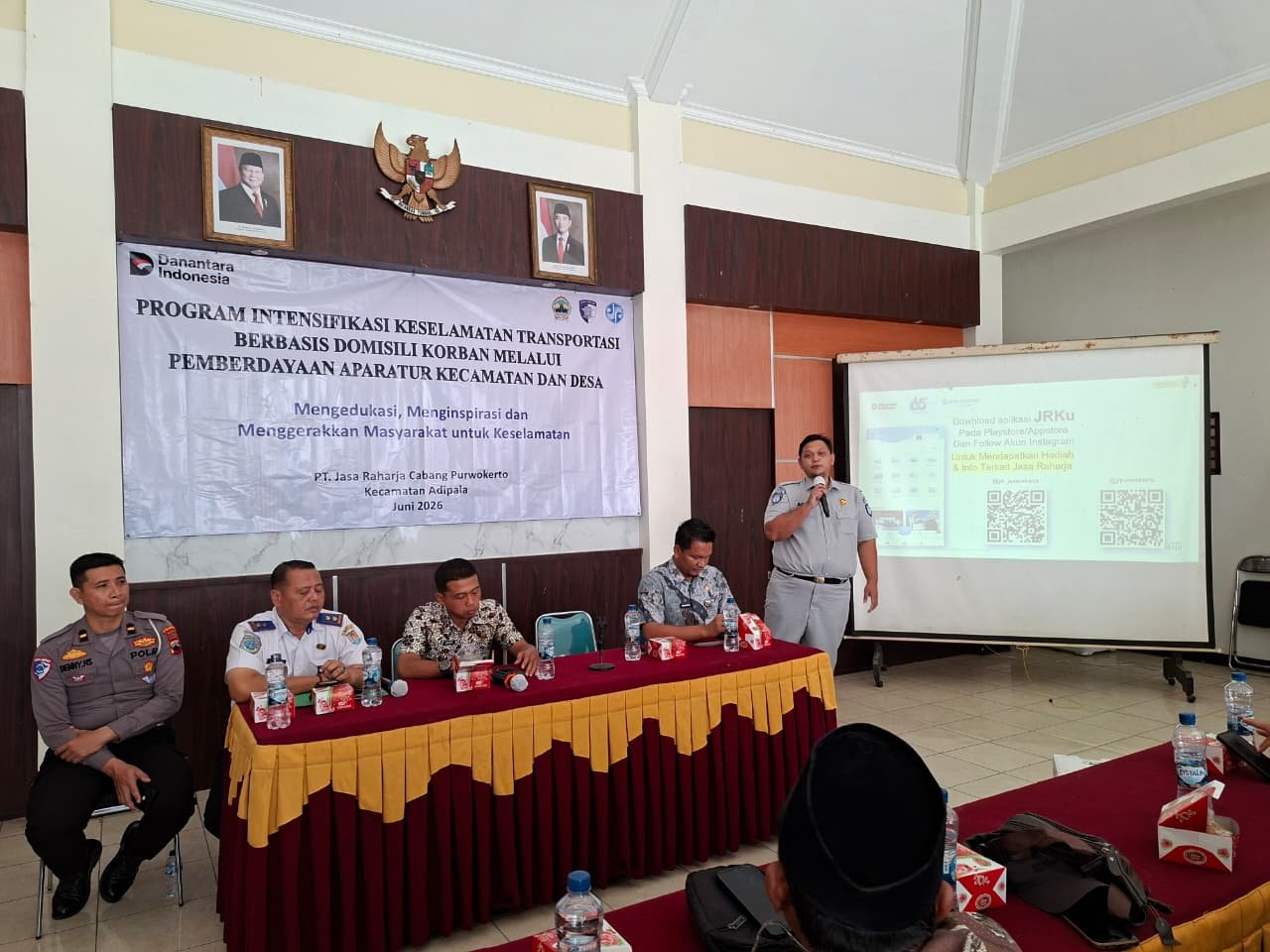 Jasa Raharja Wangon dan Tim Pembina Samsat Gelar Sosialisasi Keselamatan Transportasi dan Taat Pajak Kendaraan bagi Perangkat Desa se-Kecamatan Adipala