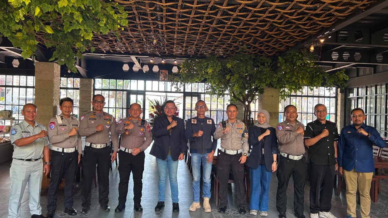 Perkuat Sinergi Keselamatan Jalan, Jasa Raharja Malang Gelar Rapat Forum LLAJ Bersama Kabid Angkutan Dishub dan Kasat lantas Kota Batu Perkuat Sinergi Keselamatan Jalan, Jasa Raharja Malang Gelar Rapat Forum LLAJ Bersama Kabid Angkutan Dishub dan Kasat lantas Kota Batu