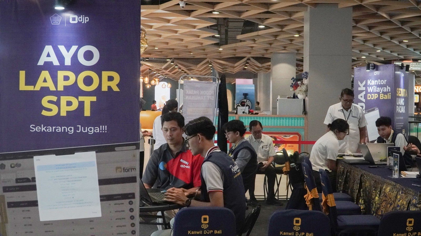 Ekonomi Bali Tahan Tekanan Global, Pajak Naik Hampir 30 Persen dari Target Ekonomi Bali Tahan Tekanan Global, Pajak Naik Hampir 30 Persen dari Target