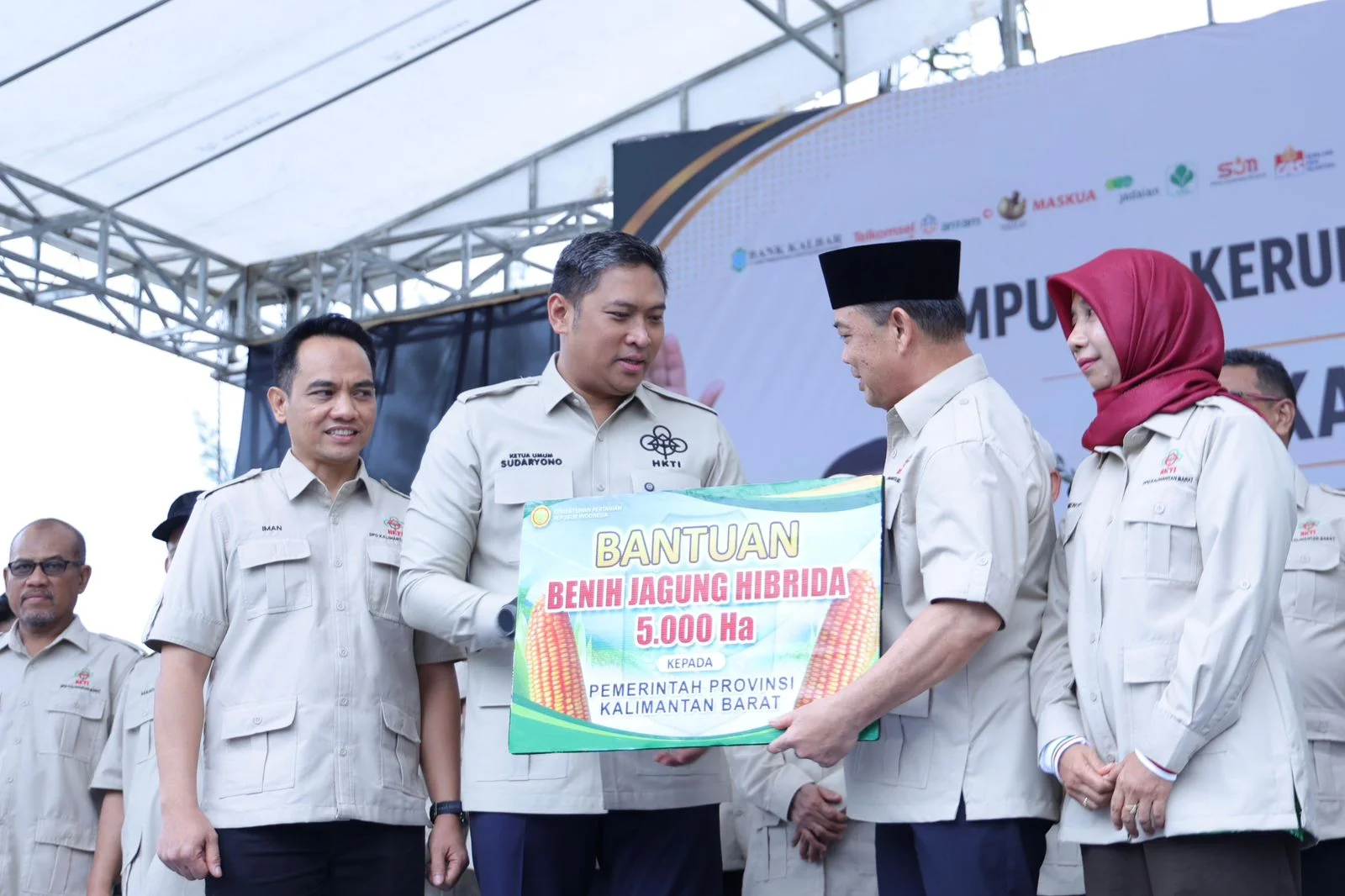Wamentan Tegaskan Indonesia Berkomitmen Keluar dari Ketergantungan Impor Pangan Wamentan Tegaskan Indonesia Berkomitmen Keluar dari Ketergantungan Impor Pangan