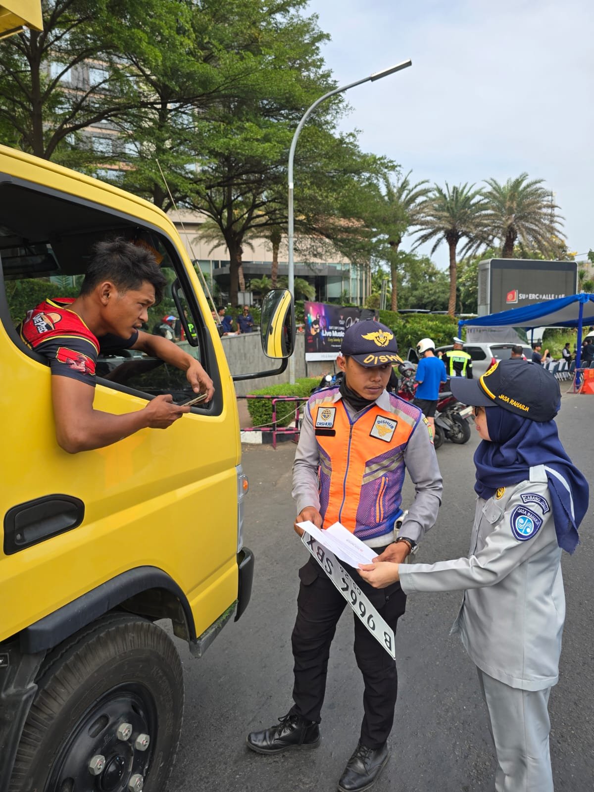 Jasa Raharja Bersama Tim Pembina Samsat Gelar Operasi Gabungan Pemeriksaan Kepatuhan Pajak Kendaraan Bermotor Jasa Raharja Bersama Tim Pembina Samsat Gelar Operasi Gabungan Pemeriksaan Kepatuhan Pajak Kendaraan Bermotor