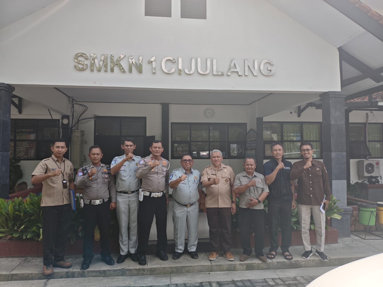 PT Jasa Raharja Cabang Tasikmalaya Dorong Kepatuhan Pajak Kendaraan Bermotor dan SWDKLLJ Melalui Edukasi di Lingkungan Sekolah di Kabupaten Pangandaran PT Jasa Raharja Cabang Tasikmalaya Dorong Kepatuhan Pajak Kendaraan Bermotor dan SWDKLLJ Melalui Edukasi di Lingkungan Sekolah di Kabupaten Pangandaran