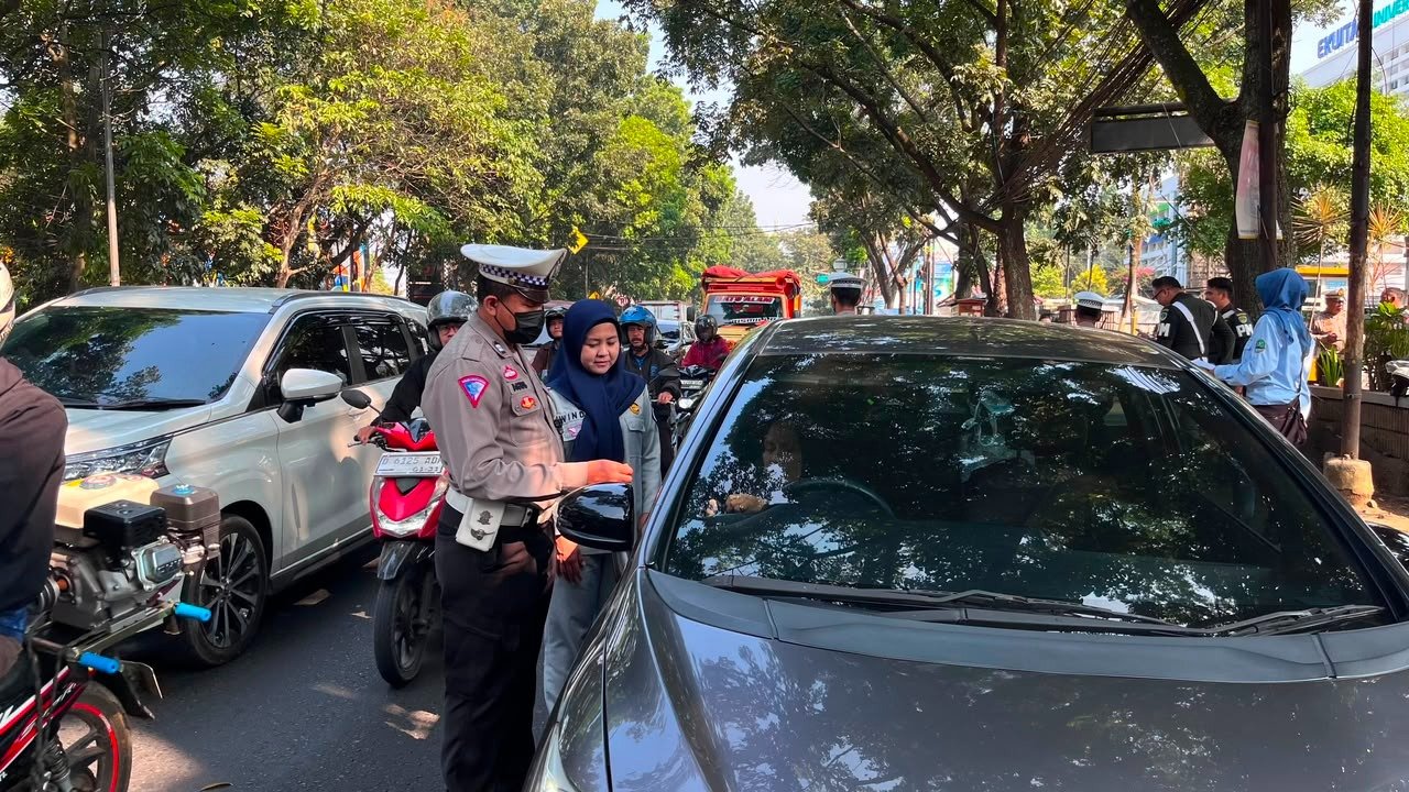 Kolaborasi Intensif Pemeriksaan PKB dan SWDKLLJ Jasa Raharja Bandung Bersama Tim Pembina Samsat Kawaluyaan