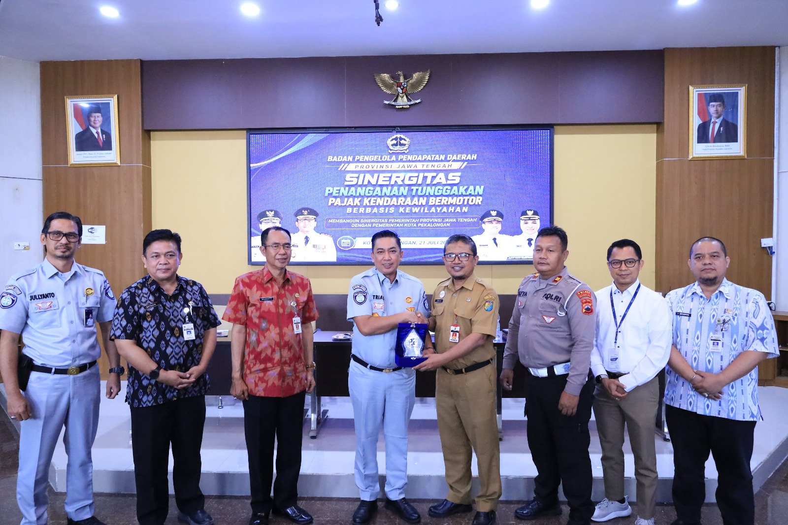 Tim Pembina Samsat Jawa Tengah Gelar Roadshow di Kota Pekalongan, Dorong Peningkatan Kepatuhan Pajak Kendaraan Bermotor Tim Pembina Samsat Jawa Tengah Gelar Roadshow di Kota Pekalongan, Dorong Peningkatan Kepatuhan Pajak Kendaraan Bermotor