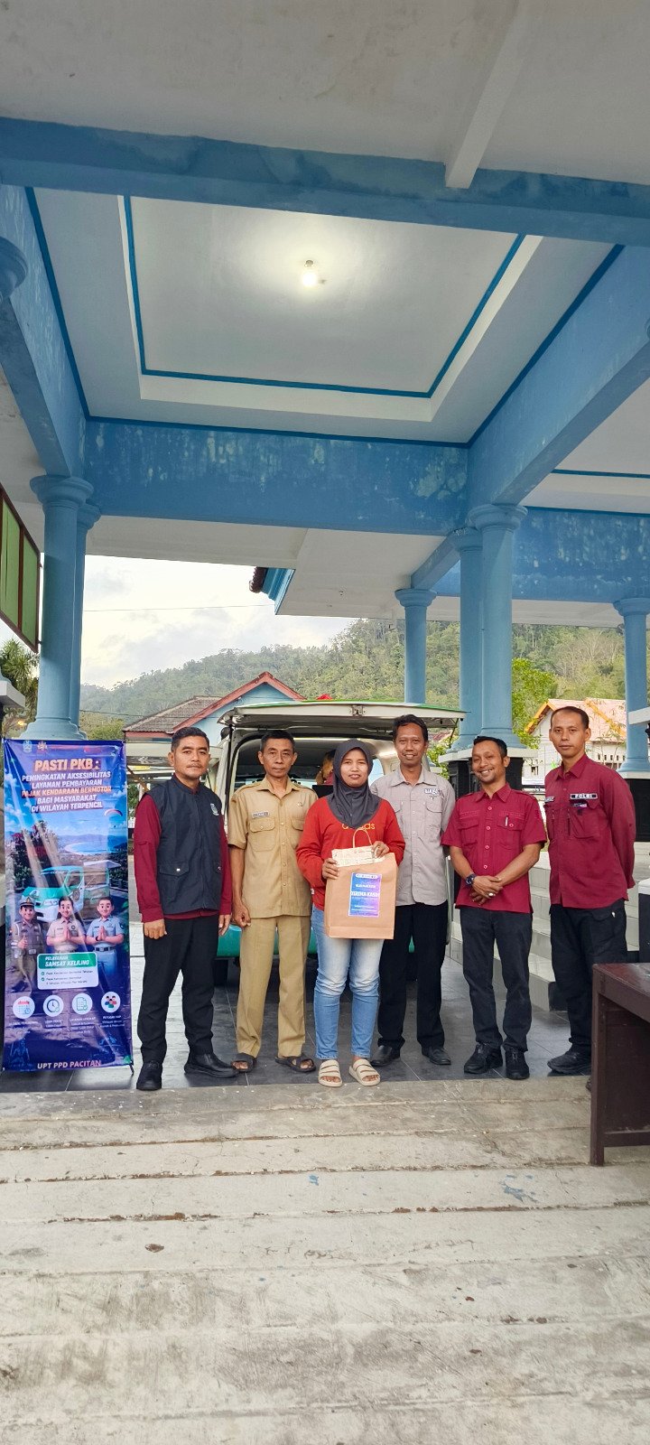 Merambah Pedesaan, Layanan Samsat Keliling Hadir di Kecamatan Kebonagung Pacitan Merambah Pedesaan, Layanan Samsat Keliling Hadir di Kecamatan Kebonagung Pacitan