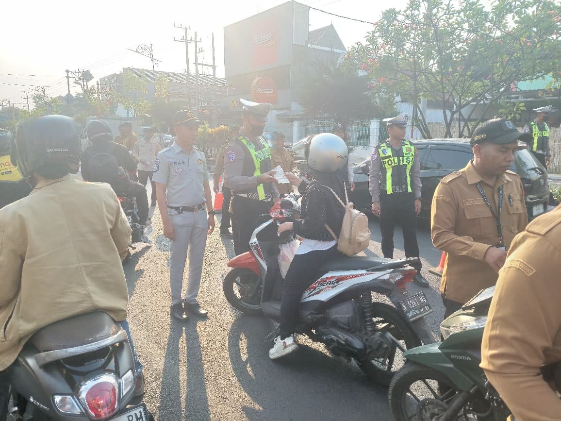 Jasa Raharja dan Stakeholder Perkuat Sinergi Melalui Operasi Gabungan dan Aksi Simpatik di Kota Probolinggo Jasa Raharja dan Stakeholder Perkuat Sinergi Melalui Operasi Gabungan dan Aksi Simpatik di Kota Probolinggo