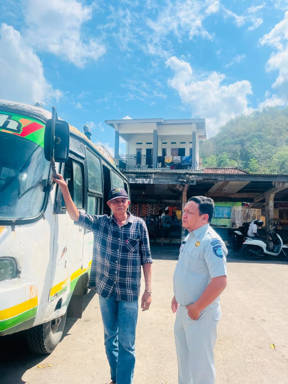 Jasa Raharja Cabang Bima Laksanakan Door to Door IWKBU di Terminal, Perkuat Kepatuhan Pemilik Kendaraan Umum Jasa Raharja Cabang Bima Laksanakan Door to Door IWKBU di Terminal, Perkuat Kepatuhan Pemilik Kendaraan Umum