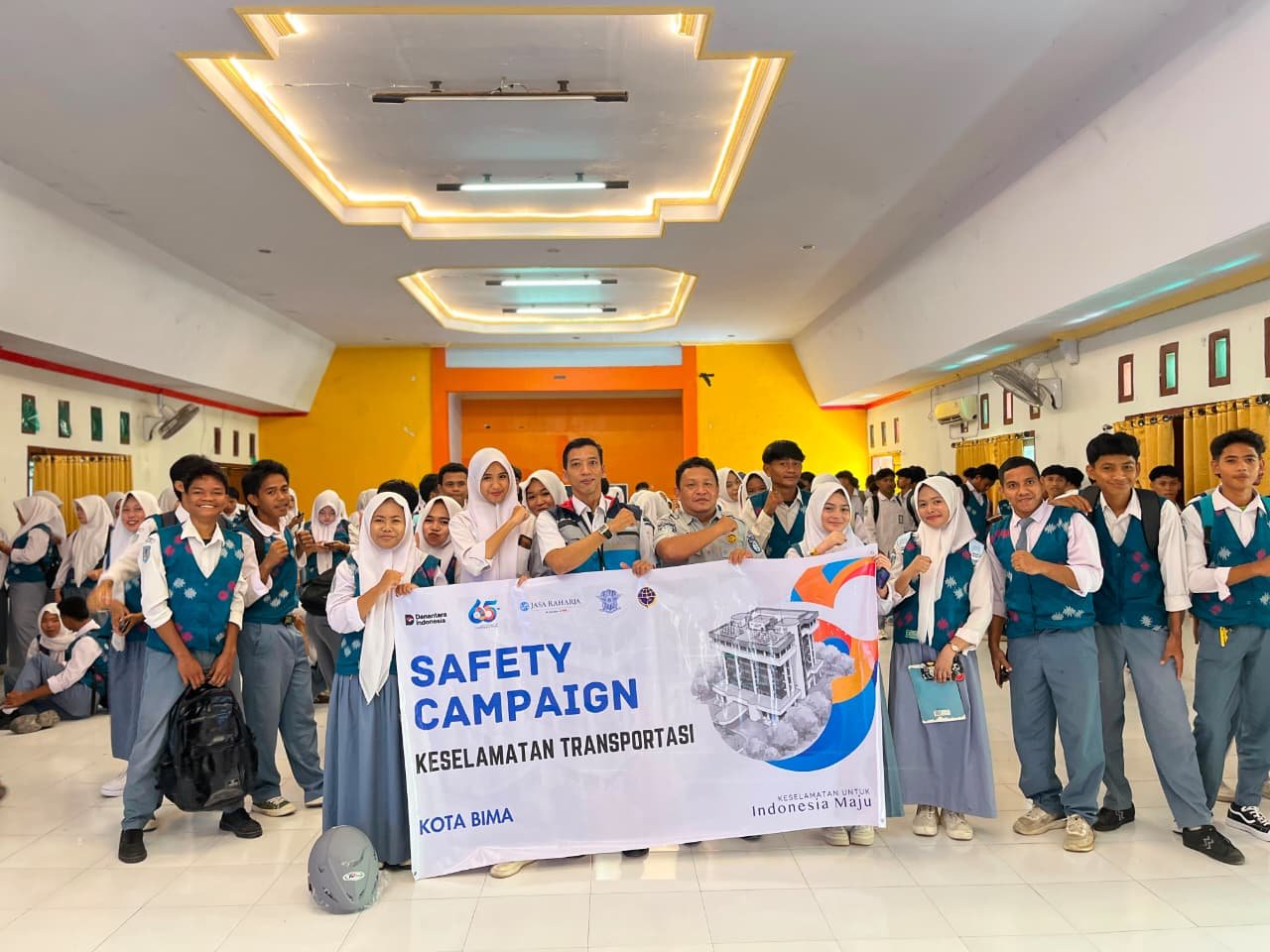 Jasa Raharja Cabang Bima Gelar Safety Campaign di SMKN 1 Bima, Tanamkan Budaya Tertib Berlalu Lintas Sejak Dini Jasa Raharja Cabang Bima Gelar Safety Campaign di SMKN 1 Bima, Tanamkan Budaya Tertib Berlalu Lintas Sejak Dini