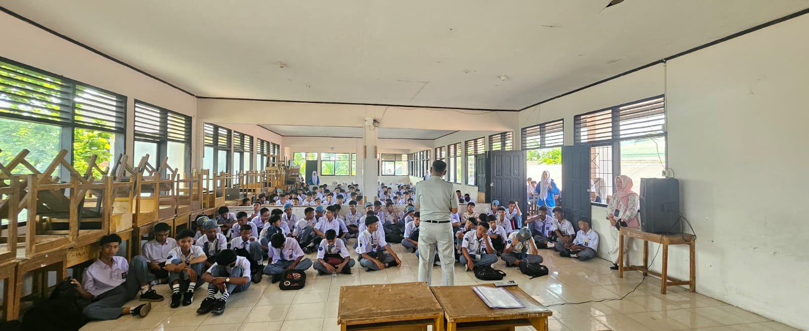 Jasa Raharja Sumbar Berikan Edukasi Keselamatan Berlalu Lintas kepada Siswa SMKN 8 Padang Jasa Raharja Sumbar Berikan Edukasi Keselamatan Berlalu Lintas kepada Siswa SMKN 8 Padang