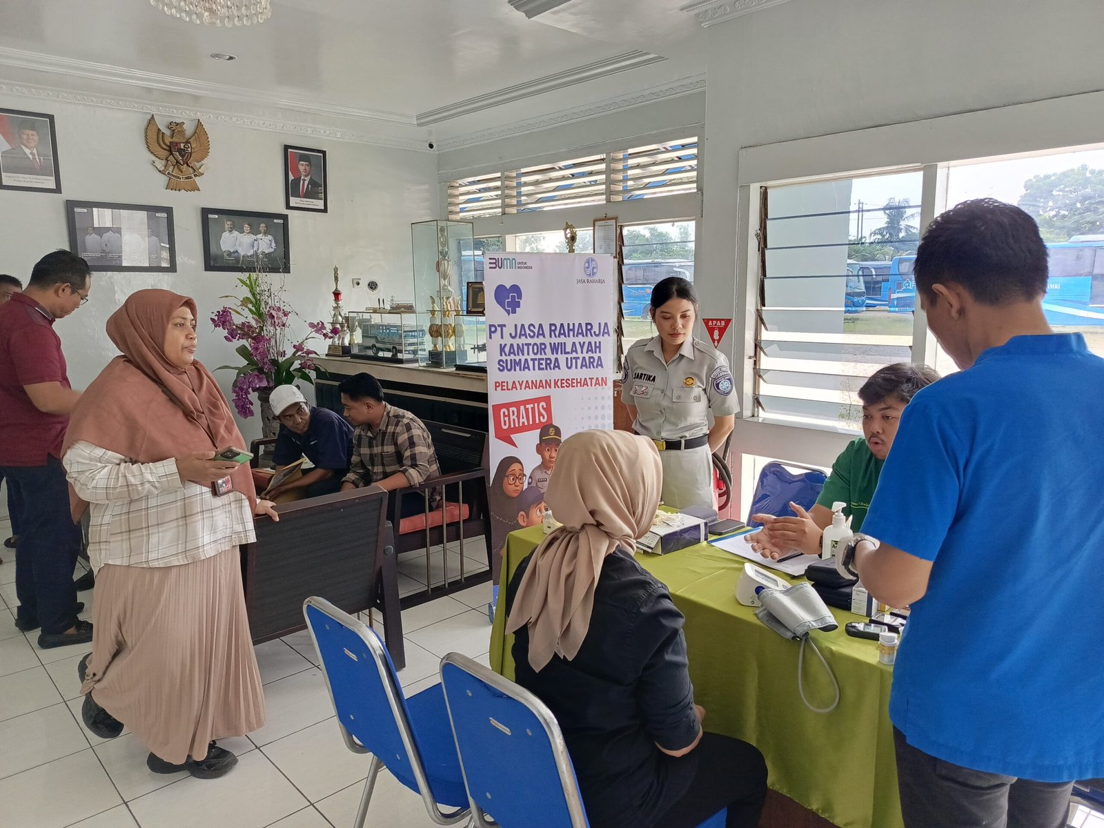 Jasa Raharja Sumatera Utara Gelar Mobile Unit Keselamatan Lalu Lintas (MUKL) di Pool PO DAMRI Medan Jasa Raharja Sumatera Utara Gelar Mobile Unit Keselamatan Lalu Lintas (MUKL) di Pool PO DAMRI Medan