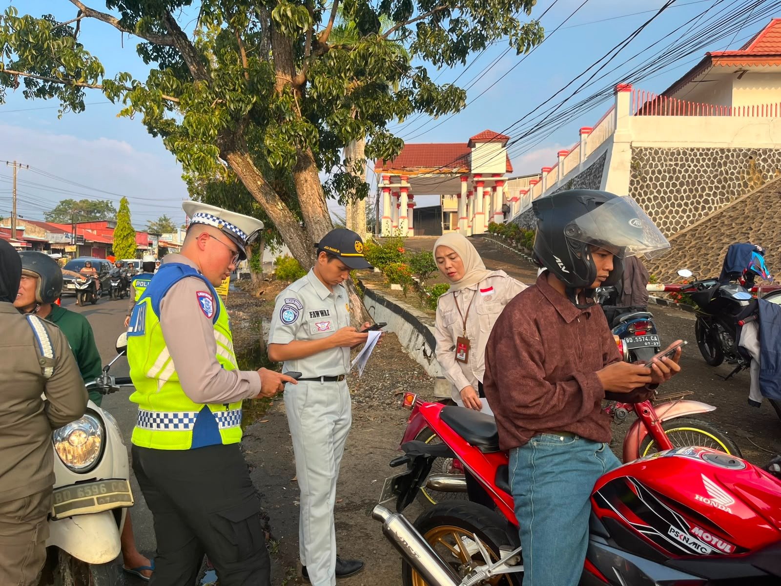 Jasa Raharja Bersama Tim Pembina Samsat Gencarkan Sosialisasi Kepatuhan Pajak Kendaraan dan Program Diskon Mutasi di Kota Bengkulu Jasa Raharja Bersama Tim Pembina Samsat Gencarkan Sosialisasi Kepatuhan Pajak Kendaraan dan Program Diskon Mutasi di Kota Bengkulu