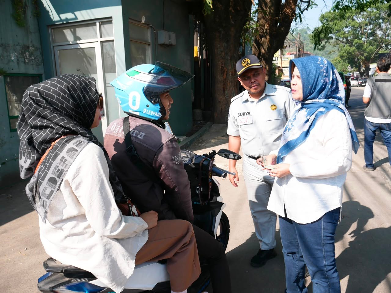 Operasi Pemeriksaan Pajak Kendaraan Bermotor oleh Jasa Raharja Kanwil Jabar dan P3DW Kabupaten Bandung II Soreang di Wilayah Pameungpeuk Operasi Pemeriksaan Pajak Kendaraan Bermotor oleh Jasa Raharja Kanwil Jabar dan P3DW Kabupaten Bandung II Soreang di Wilayah Pameungpeuk