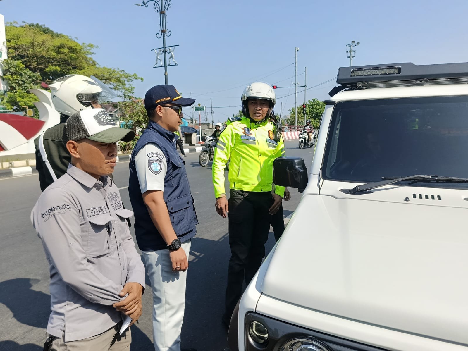Operasi Gabungan Tim Pembina Samsat Kabupaten Bogor di Simpang Sentul, Jasa Raharja Dorong Kepatuhan Pajak Kendaraan Bermotor Operasi Gabungan Tim Pembina Samsat Kabupaten Bogor di Simpang Sentul, Jasa Raharja Dorong Kepatuhan Pajak Kendaraan Bermotor