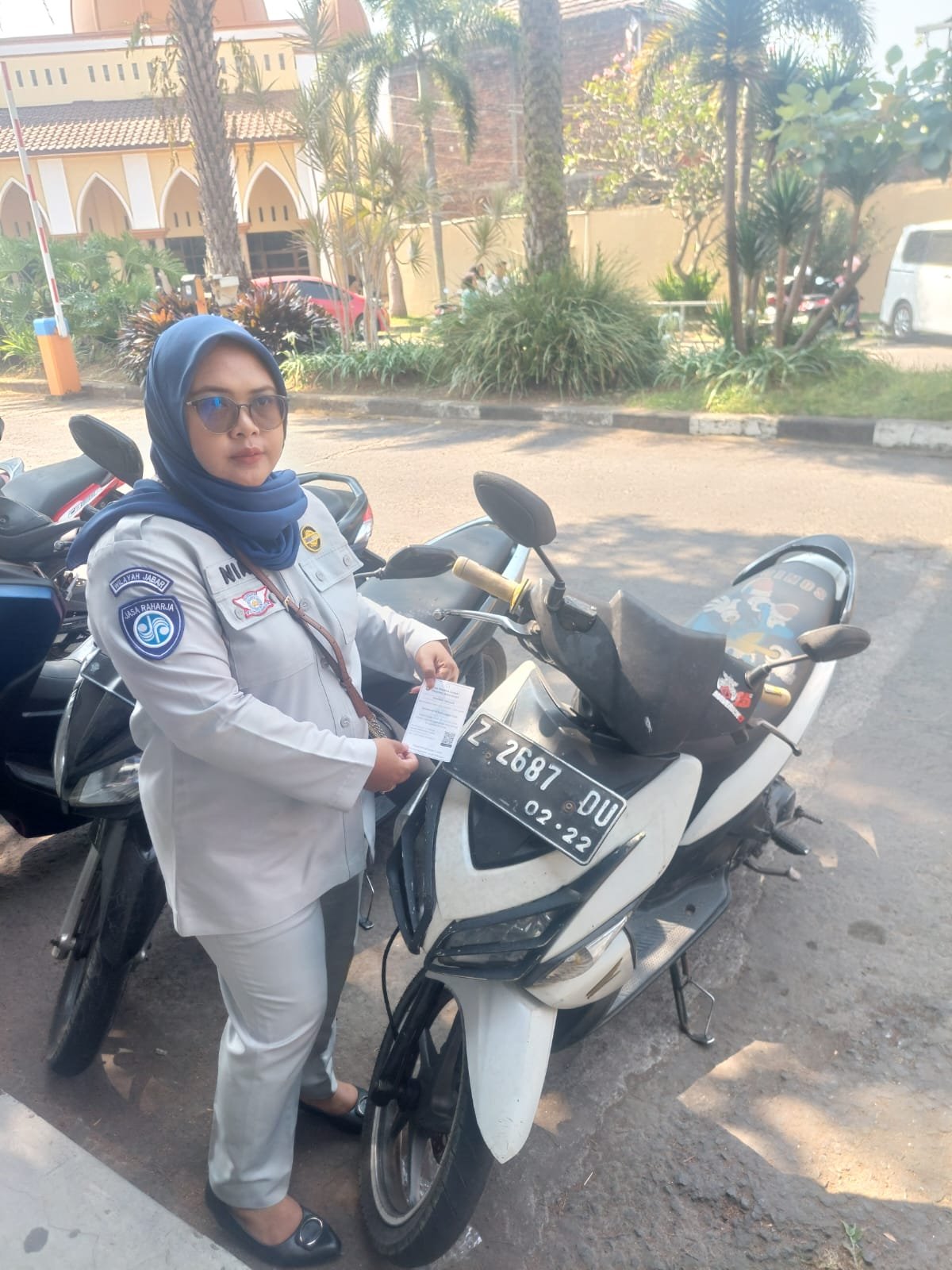 PJ Samsat Garut Laksanakan Penelusuran Kendaraan Menunggak Melalui Aplikasi Panah Pasopati di Area Publik PJ Samsat Garut Laksanakan Penelusuran Kendaraan Menunggak Melalui Aplikasi Panah Pasopati di Area Publik