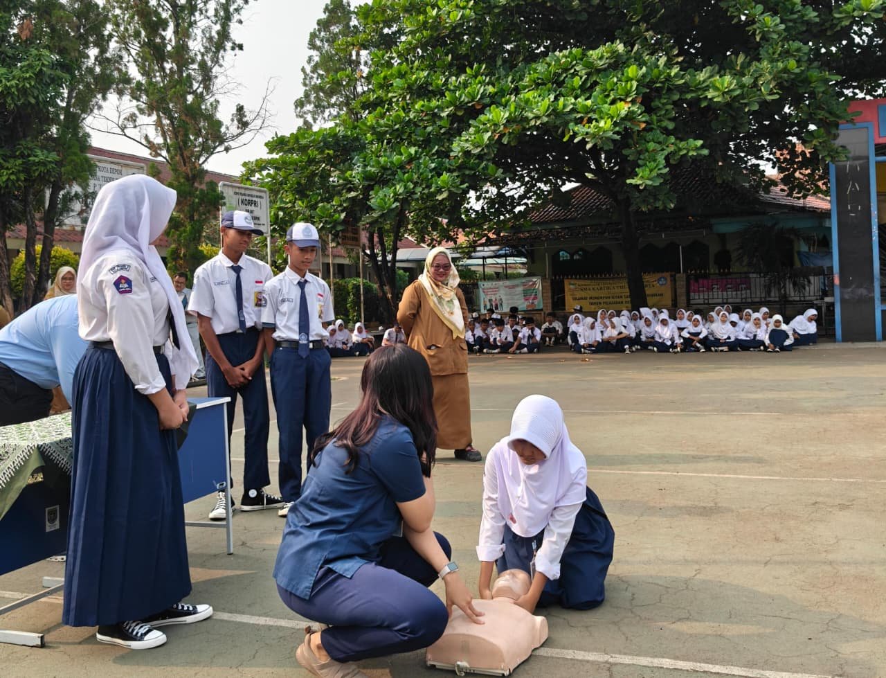Bangun Generasi Pelopor Keselamatan, PT Jasa Raharja (Persero) Cabang Bogor Gelar Edukasi Keselamatan Berlalu Lintas dan Pelatihan PPGD di SMP Negeri 8 Depok Bangun Generasi Pelopor Keselamatan, PT Jasa Raharja (Persero) Cabang Bogor Gelar Edukasi Keselamatan Berlalu Lintas dan Pelatihan PPGD di SMP Negeri 8 Depok