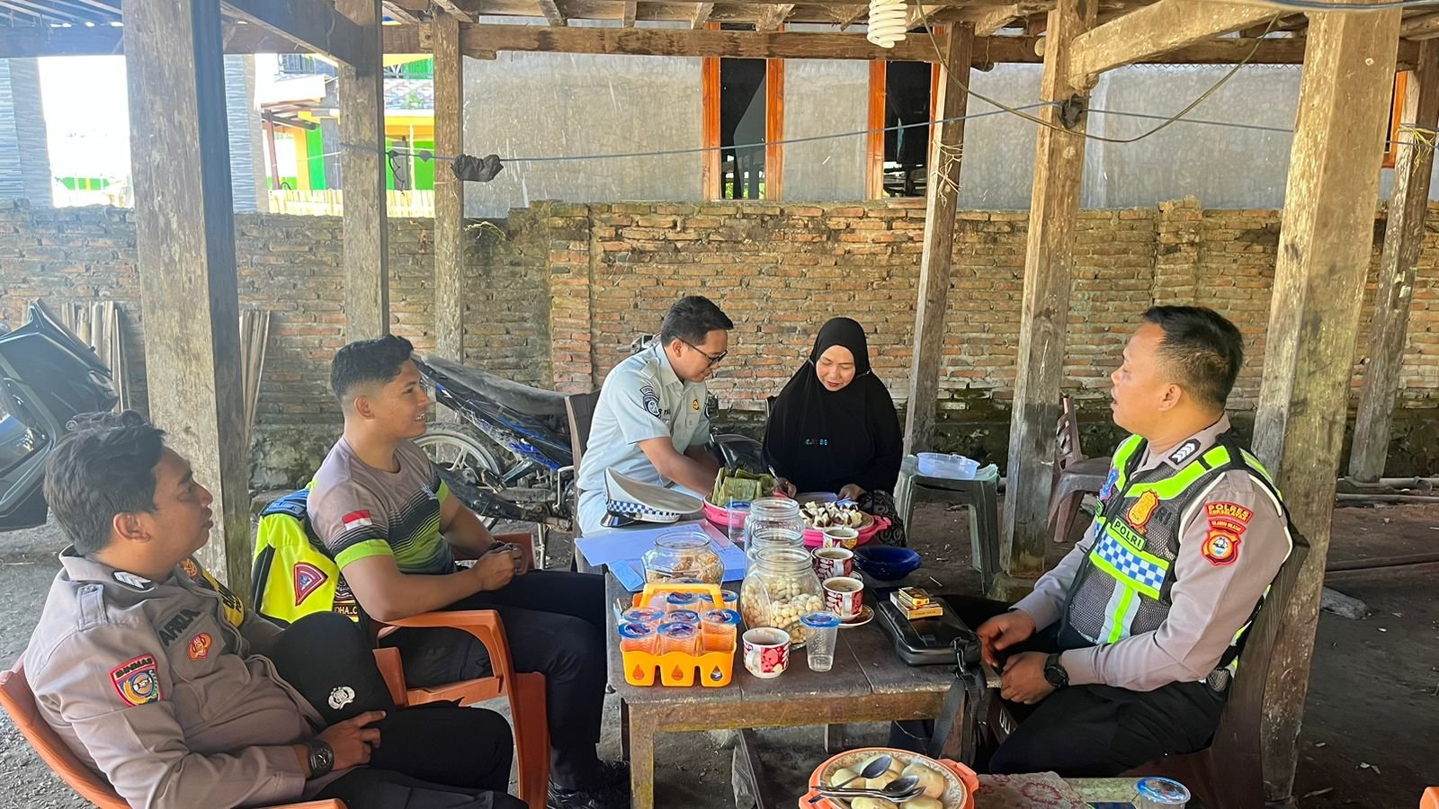 Hadir Melayani Sepenuh Hati, Jasa Raharja Sulsel Sambangi Ahli Waris Korban Laka Pasimasunggu Timur Selayar Hadir Melayani Sepenuh Hati, Jasa Raharja Sulsel Sambangi Ahli Waris Korban Laka Pasimasunggu Timur Selayar