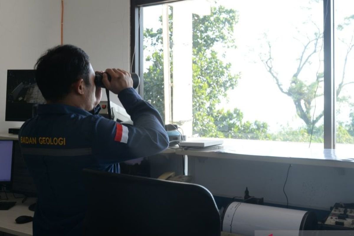 PVMBG Catat 18 Kali Letusan Gunung Anak Krakatau, Status Masih Siaga PVMBG Catat 18 Kali Letusan Gunung Anak Krakatau, Status Masih Siaga