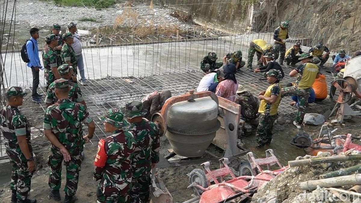 TNI AD Percepat Pembangunan Infrastruktur Desa, MCK hingga Lumbung Pangan Dibangun di Cianjur TNI AD Percepat Pembangunan Infrastruktur Desa, MCK hingga Lumbung Pangan Dibangun di Cianjur