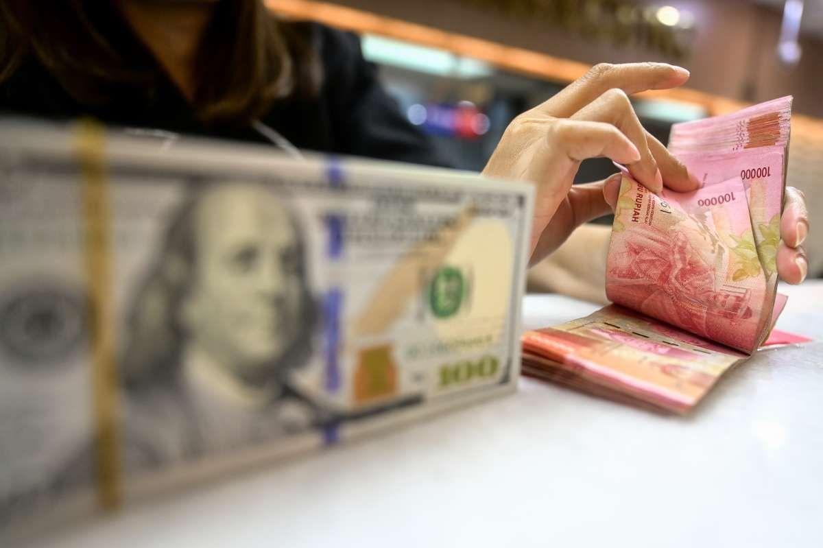 Awal Perdagangan Selasa, Rupiah Tak Bergerak dari Level Rp17.995 per Dolar AS Awal Perdagangan Selasa, Rupiah Tak Bergerak dari Level Rp17.995 per Dolar AS