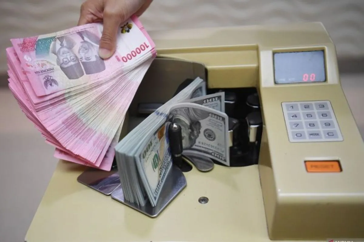 Sikap Hati-hati Pasar terhadap Gubernur BI Baru Tekan Pergerakan Rupiah