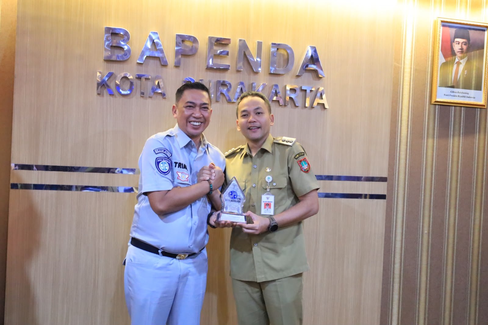 Tim Pembina Samsat Jawa Tengah Gelar Roadshow di Kota Surakarta, Perkuat Kepatuhan Pajak Kendaraan Bermotor Tim Pembina Samsat Jawa Tengah Gelar Roadshow di Kota Surakarta, Perkuat Kepatuhan Pajak Kendaraan Bermotor