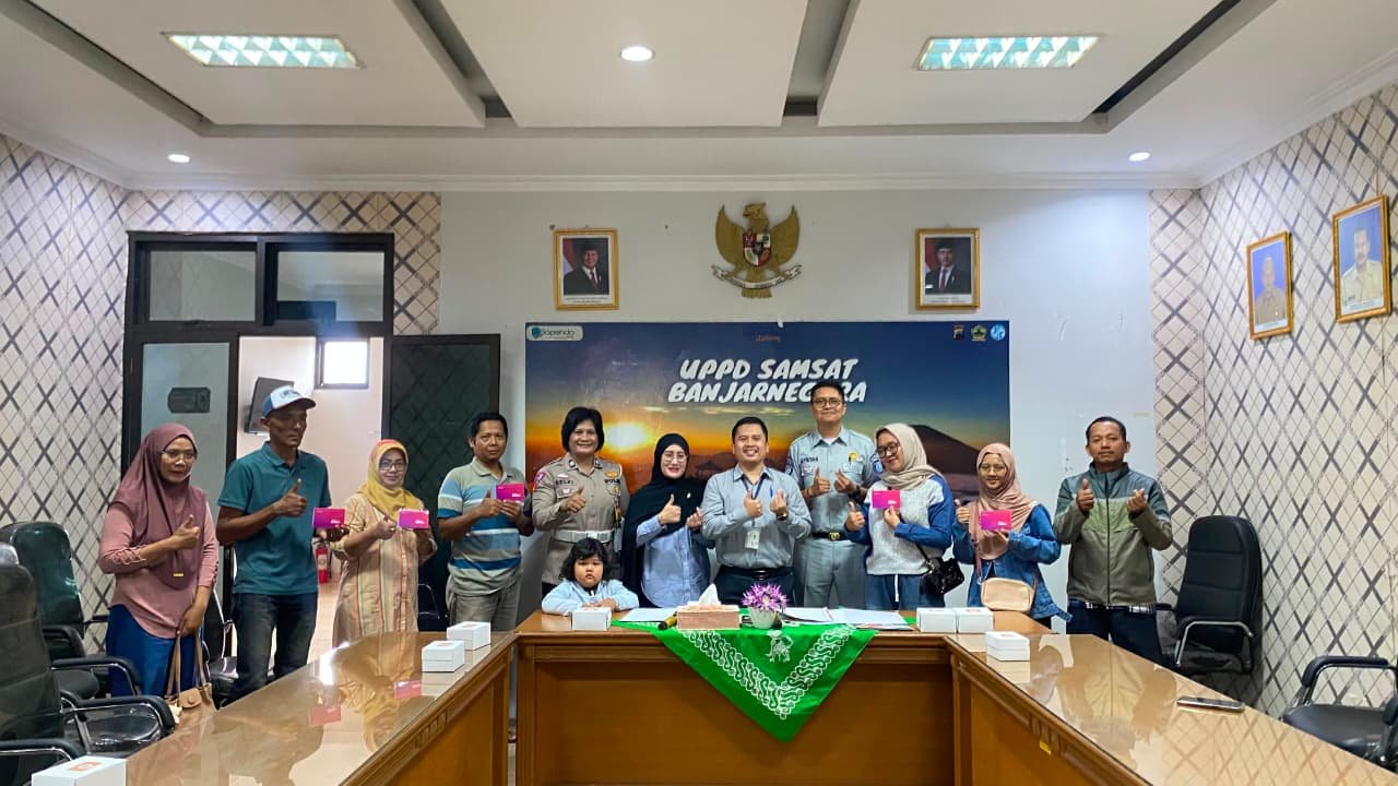 Tim Pembina Samsat Banjarnegara Serahkan Hadiah Gebyar Samsat Jawa Tengah 2026 sebagai Apresiasi bagi Wajib Pajak Taat Tim Pembina Samsat Banjarnegara Serahkan Hadiah Gebyar Samsat Jawa Tengah 2026 sebagai Apresiasi bagi Wajib Pajak Taat
