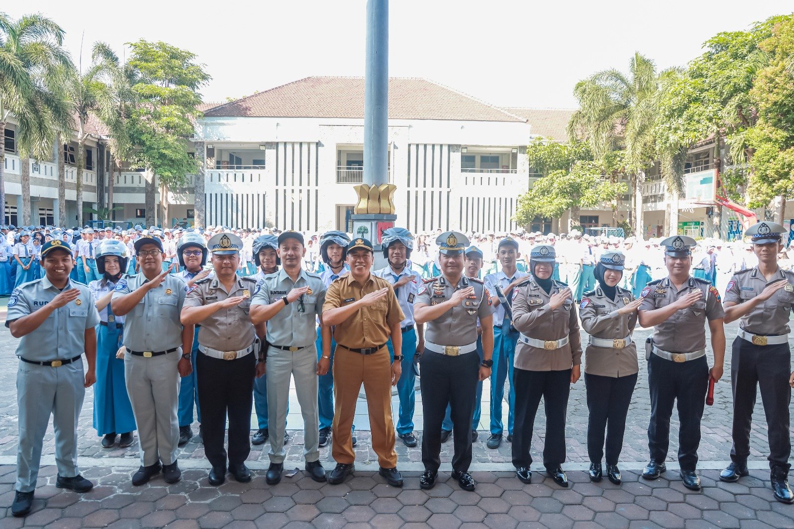 Safety Campaign di SMA Negeri 1 Jember, Satlantas Polres Jember dan Jasa Raharja Ajak Pelajar Disiplin Berlalu Lintas
