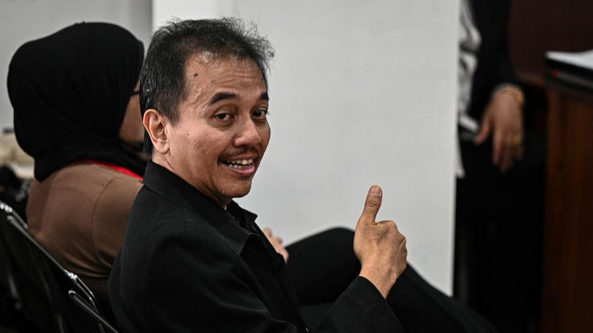 Hakim Tolak Praperadilan Roy Suryo soal Larangan ke Luar Negeri