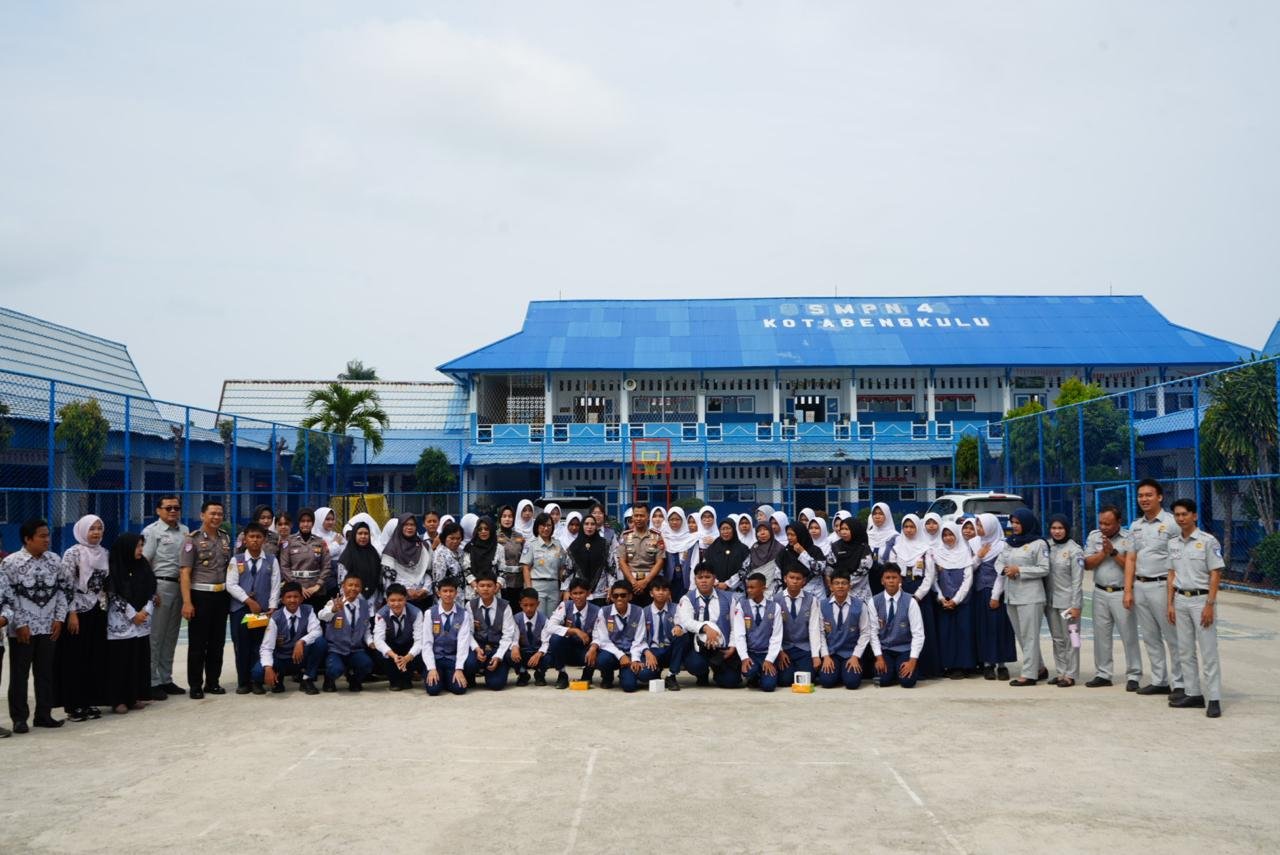 PT Jasa Raharja (Persero) Kanwil Bengkulu Ikuti Sosialisasi Aturan dan Budaya Tertib Berlalu Lintas di SMPN 4 Kota Bengkulu
