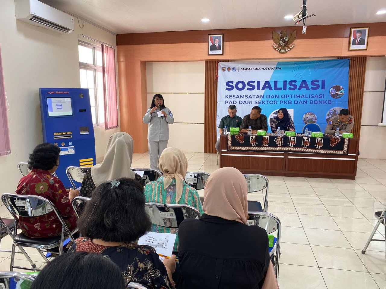 Sosialisasi Kesamsatan di Suryatmajan Dorong Warga Bayar PKB dan SWDKLLJ Tepat Waktu Sosialisasi Kesamsatan di Suryatmajan Dorong Warga Bayar PKB dan SWDKLLJ Tepat Waktu