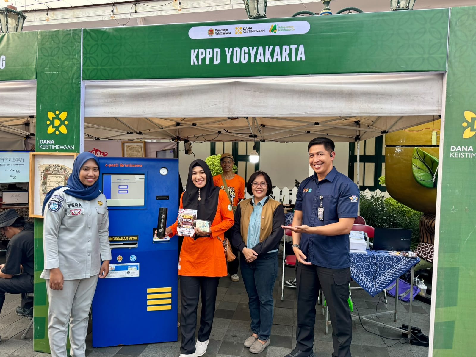 Godoor Pakmo Hadir di Malioboro, Bayar Pajak Kendaraan Semakin Mudah pada Malam Hari Godoor Pakmo Hadir di Malioboro, Bayar Pajak Kendaraan Semakin Mudah pada Malam Hari