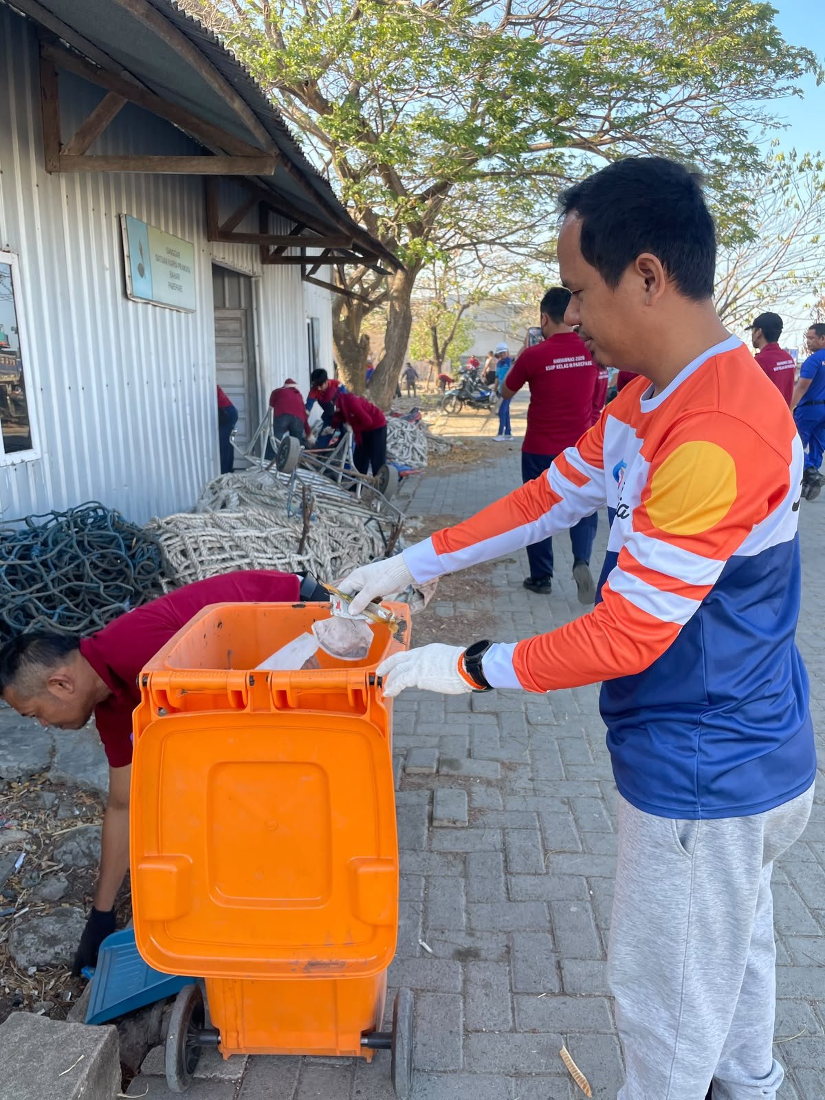 Semarak Hari Perhubungan Nasional 2026, PT Jasa Raharja (PERSERO) Cabang Parepare Ikut Berpartisipasi Dalam Kegiatan Bersih-Bersih Pantai Bersama KSOP Dan Stakeholder di Kota Parepare Semarak Hari Perhubungan Nasional 2026, PT Jasa Raharja (PERSERO) Cabang Parepare Ikut Berpartisipasi Dalam Kegiatan Bersih-Bersih Pantai Bersama KSOP Dan Stakeholder di Kota Parepare