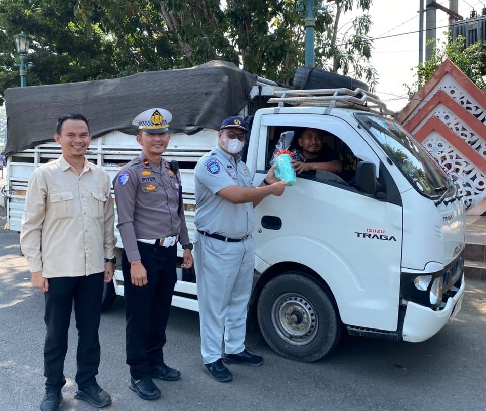 Edukasi PKB Dan Keselamatan Berkendara Menyasar Warga Pasar Muara Beliti