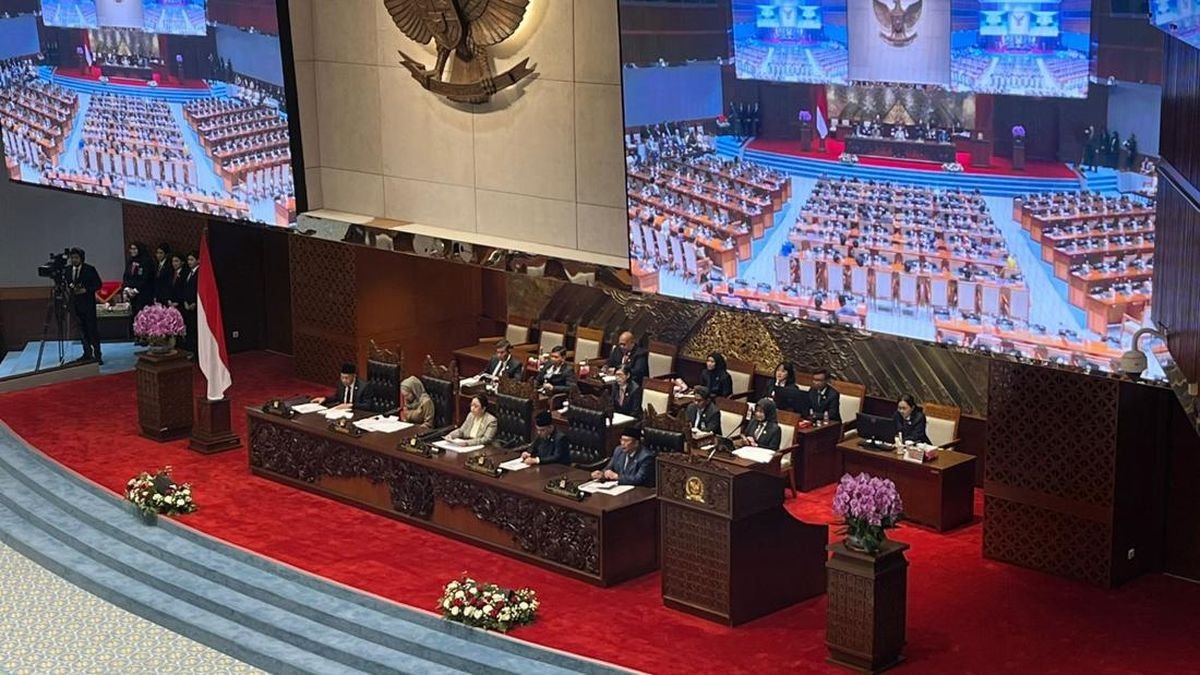 DPR Bahas Calon Pimpinan BI Usai Rapat Paripurna HUT ke-81 DPR Bahas Calon Pimpinan BI Usai Rapat Paripurna HUT ke-81