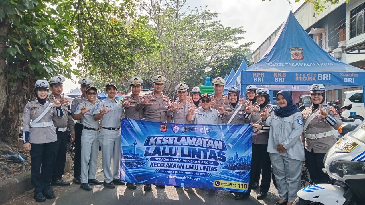 Jasa Raharja Cabang Tasikmalaya Laksanakan Aksi Simpatik dan Pemasangan Spanduk Himbauan Keselamatan di Titik Rawan Kecelakaan