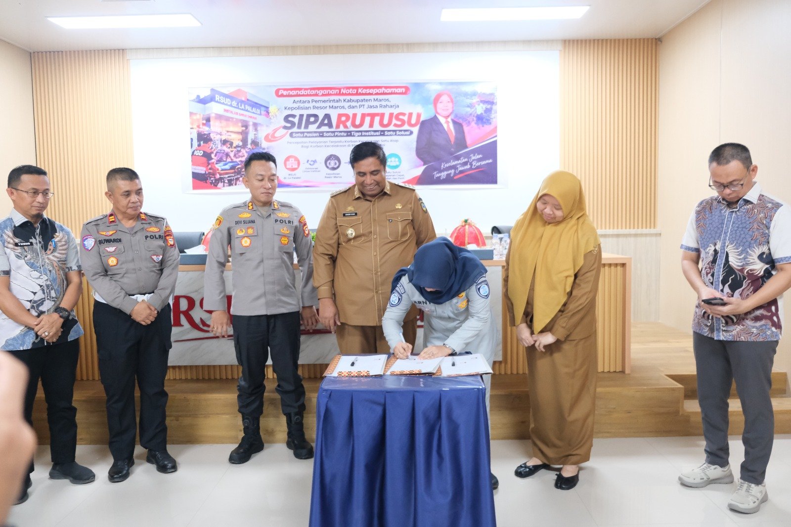 Kabar Baik bagi Warga Maros: Korban Kecelakaan Kini Diberi Kemudahan Lewat Program SIPARUTUSU Kabar Baik bagi Warga Maros: Korban Kecelakaan Kini Diberi Kemudahan Lewat Program SIPARUTUSU