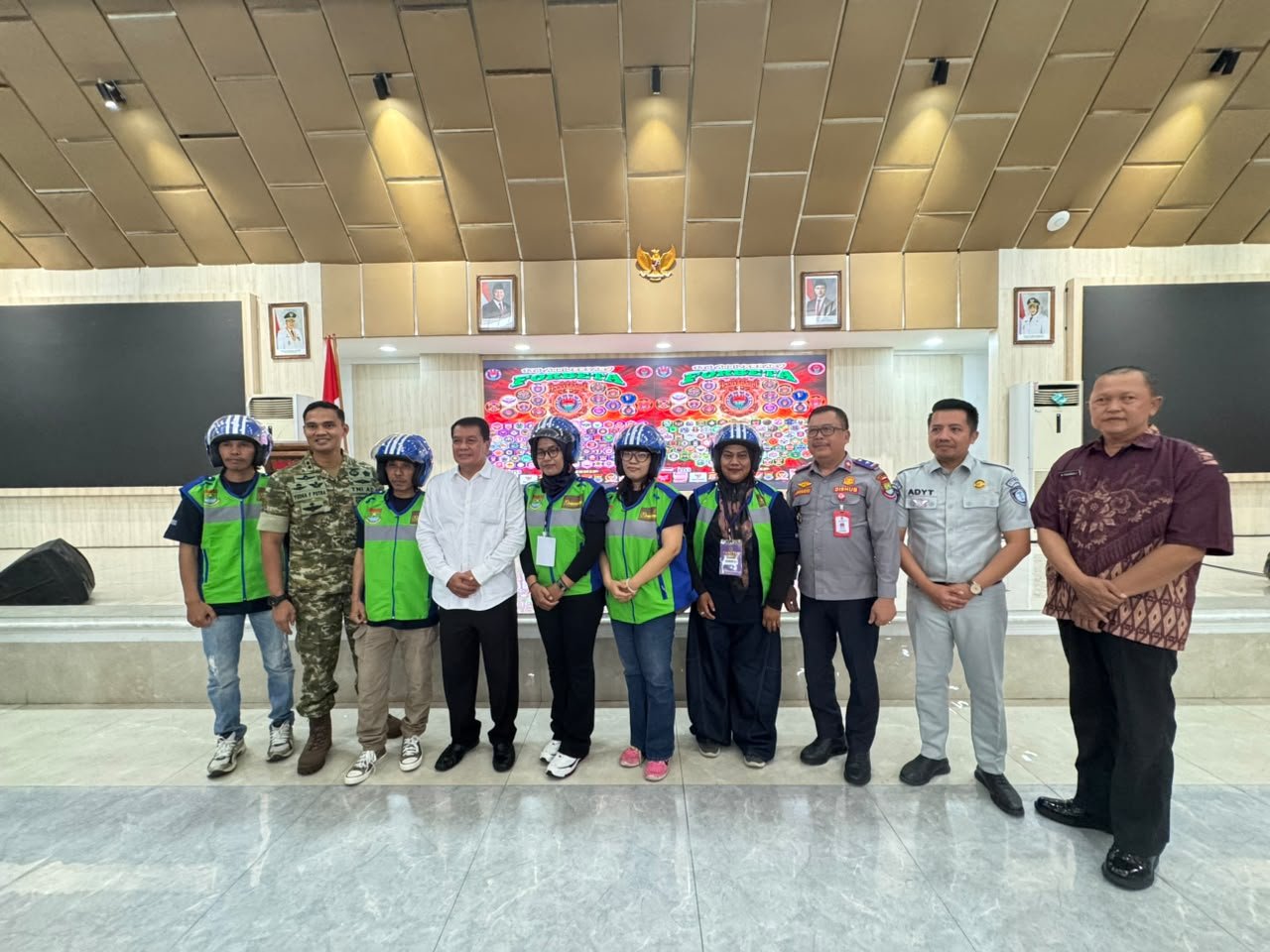 Tingkatkan Keselamatan di Jalan Raya, Jasa Raharja Bersama Bupati Tangerang dan Forkopimda Gelar Kampanye Keselamatan Bagi Komunitas Ojek Online FORBETA Tingkatkan Keselamatan di Jalan Raya, Jasa Raharja Bersama Bupati Tangerang dan Forkopimda Gelar Kampanye Keselamatan Bagi Komunitas Ojek Online FORBETA
