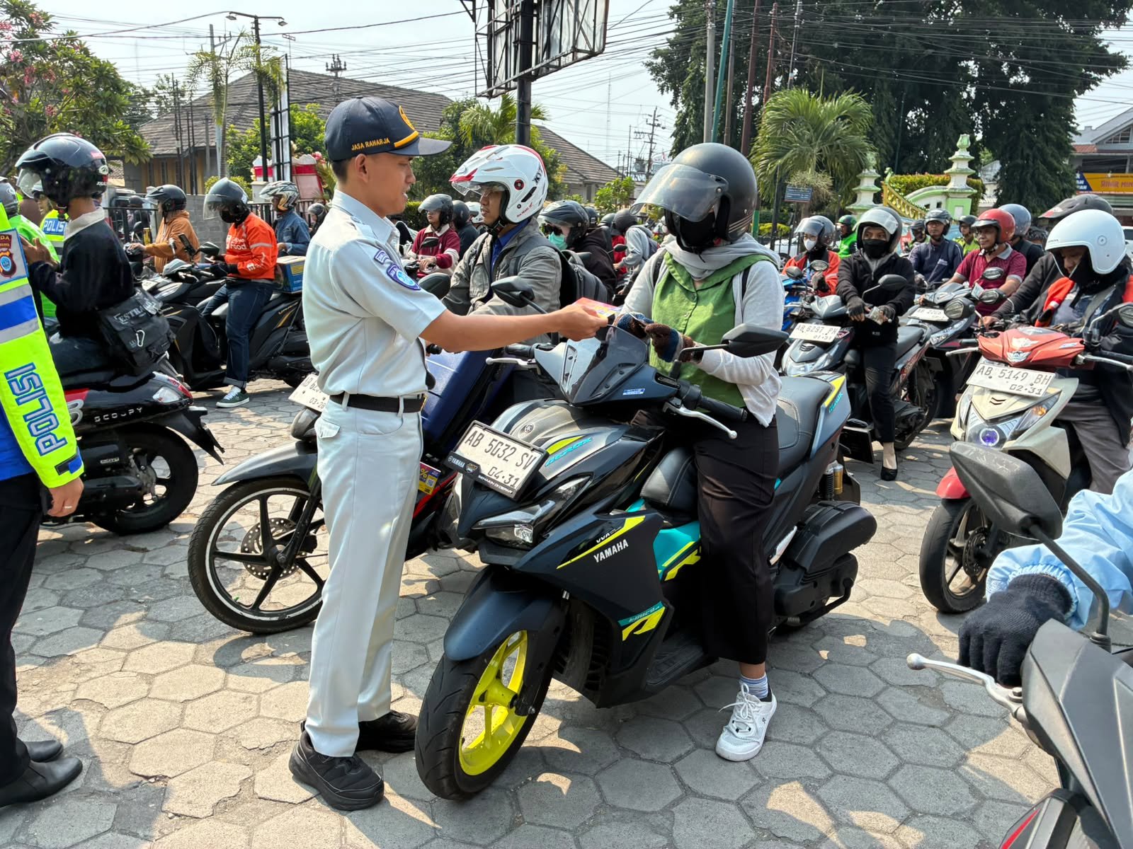 Jasa Raharja Dukung Pengawasan dan Penegakan Hukum Kendaraan Bermotor di Samsat Kota Yogyakarta Jasa Raharja Dukung Pengawasan dan Penegakan Hukum Kendaraan Bermotor di Samsat Kota Yogyakarta